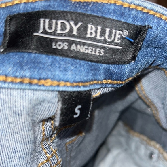 Judy blue high rise cut off shorts - Picture 3 of 4